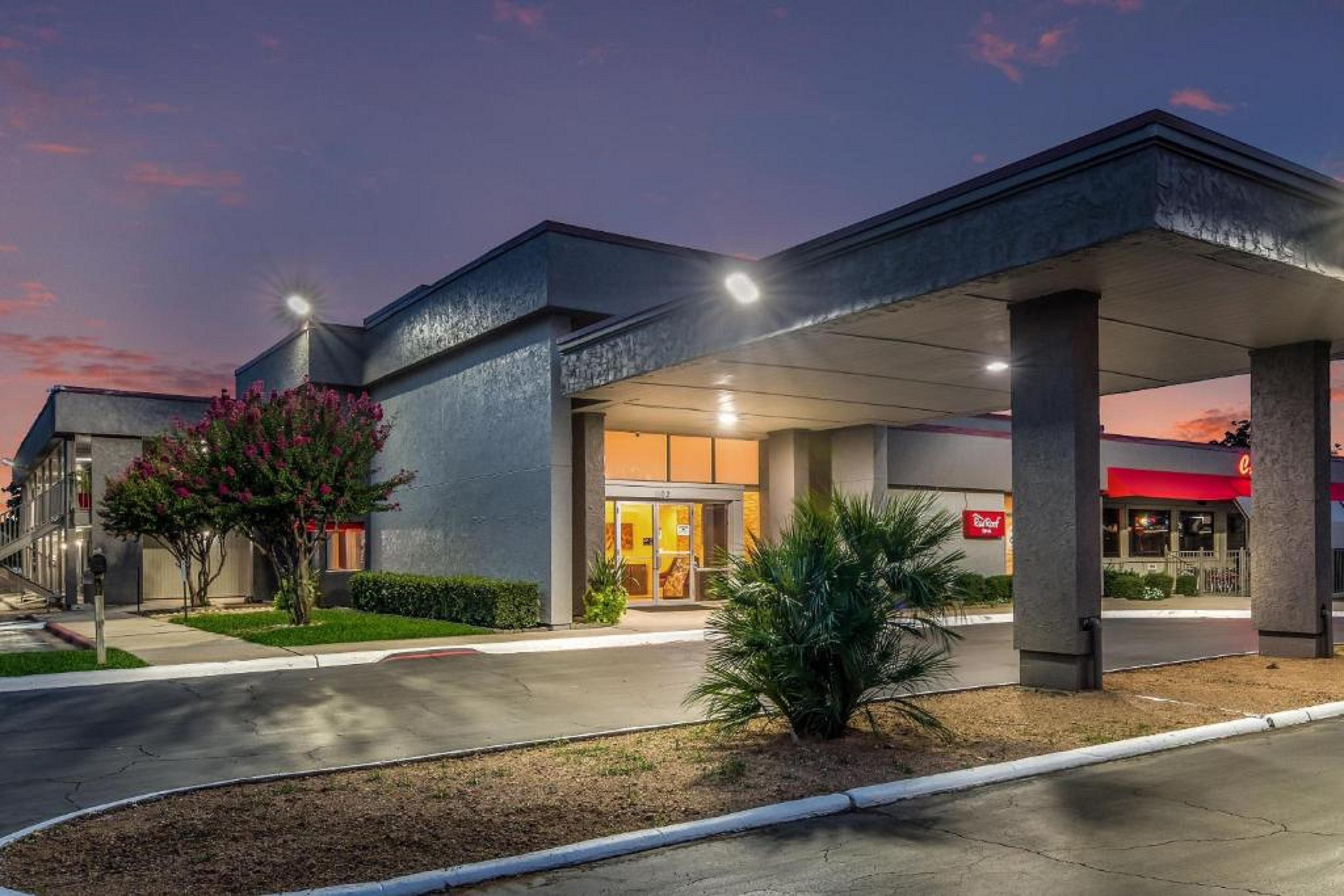 Red Roof Inn Lewisville Exterior photo