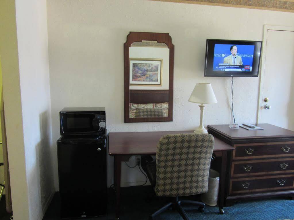 Red Roof Inn Lewisville Exterior photo